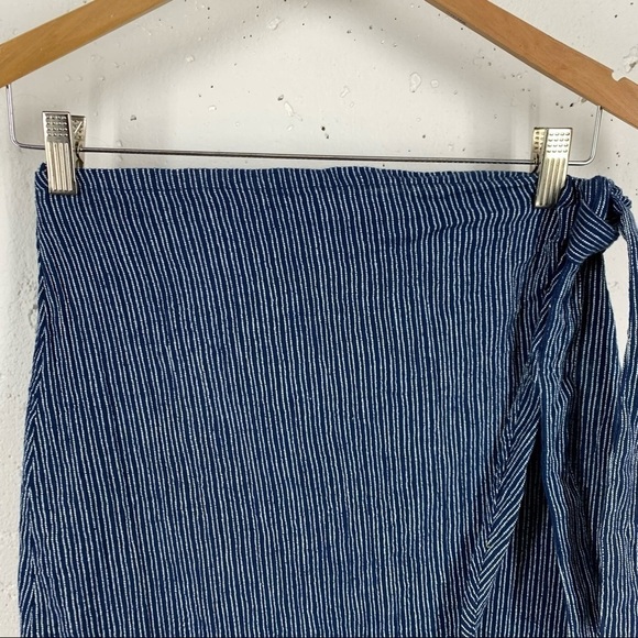 Amuse Society size small Navy Spinner Wrap Skirt NEW with tags - Picture 5 of 12